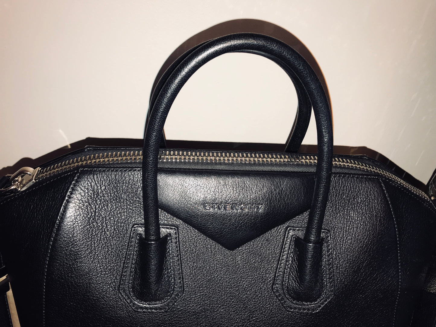 GIVENCHY